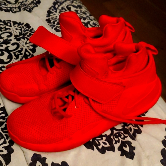 Shooes - Picture 1 of 4